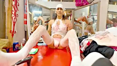 Snapshot of chavezechavez4207 chatting on 11/16/25, 05:57 MasterPRO online show from 11/16/25, 05:57