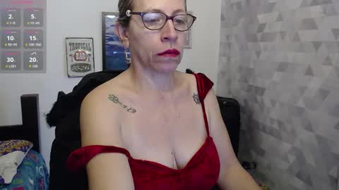 CHAYLA VICTORIA RUIZ  online show from 09/09/25, 12:15