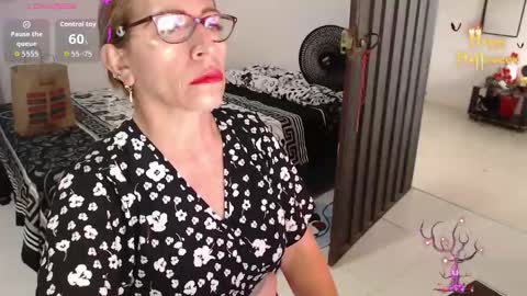 CHAYLA VICTORIA RUIZ  online show from 10/18/25, 07:36