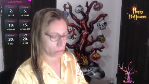 CHAYLA VICTORIA RUIZ  online show from 11/02/25, 11:01