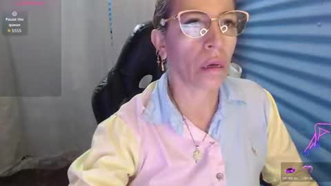 CHAYLA VICTORIA RUIZ  online show from 06/12/26, 10:47