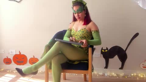 Regina Phalange online show from 10/27/25, 06:45