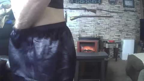 Snapshot of cheekers073163937 chatting on 04/14/26, 03:45 cheekers073163937 online show from 04/14/26, 03:45