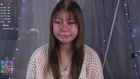 Snapshot of cheekie_breekie chatting on 02/27/26, 04:29 Lia online show from 02/27/26, 04:29