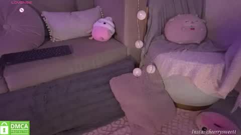 Baby Cherry online show from 11/12/25, 03:07