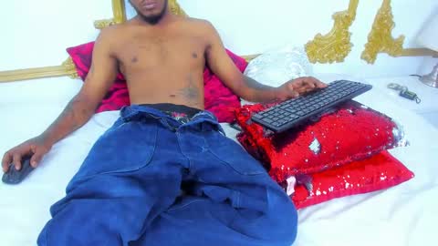 Snapshot of cheeto_333 chatting on 02/05/25, 04:06 Cheeto online show from 02/05/25, 04:06