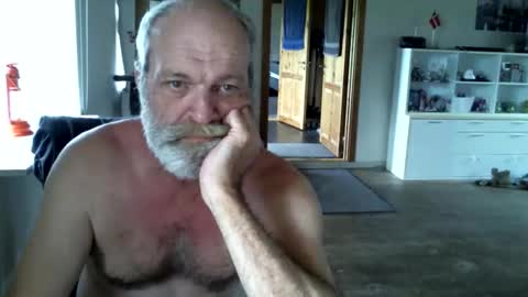 Snapshot of chefben666 chatting on 11/01/25, 08:27 chefben666 online show from 11/01/25, 08:27
