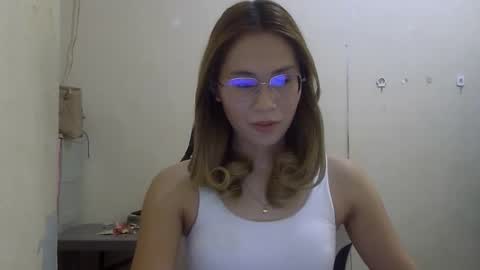 Snapshot of chelly4u69 chatting on 10/22/25, 04:02 chelly4u69 online show from 10/22/25, 04:02