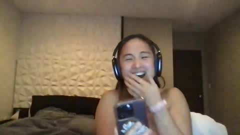 Snapshot of chellybear101 chatting on 12/24/24, 01:06 chellybear101 online show from 12/24/24, 01:06