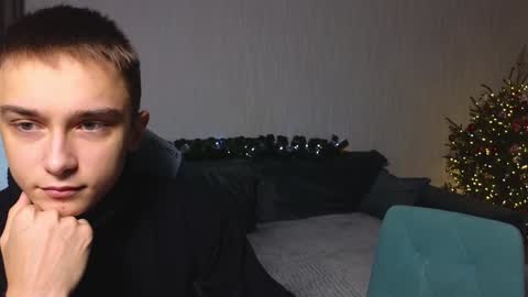 LUCASRYANPVT IS OPEN online show from 12/19/24, 06:45