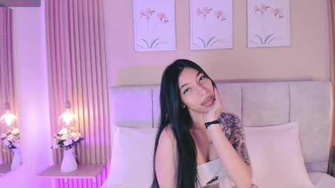 Snapshot of cherlyn_1 chatting on 05/11/26, 02:45 cherlyn_1 online show from 05/11/26, 02:45