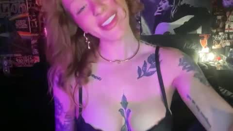 Snapshot of cherriesinchains chatting on 11/27/25, 04:58 Cherry online show from 11/27/25, 04:58