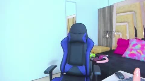 Snapshot of cherry_mew chatting on 03/07/25, 03:18 Cherry Mew and jean online show from 03/07/25, 03:18