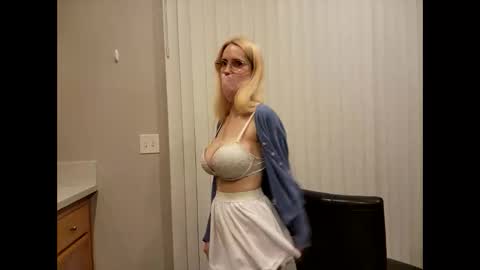 Snapshot of cherry_sexy_dancer chatting on 03/26/26, 06:30 Cherry online show from 03/26/26, 06:30