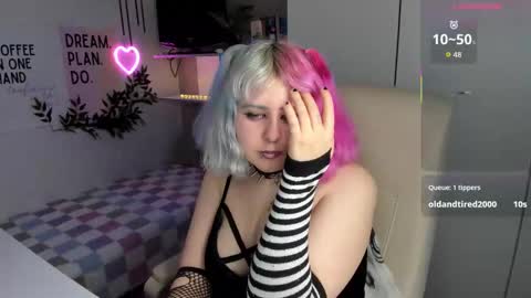 Snapshot of cherrybounce chatting on 02/14/26, 09:33 Sarah online show from 02/14/26, 09:33