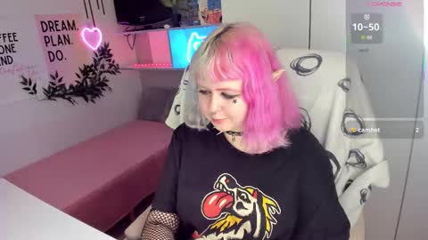 Snapshot of cherrybounce chatting on 02/24/26, 09:24 Sarah online show from 02/24/26, 09:24