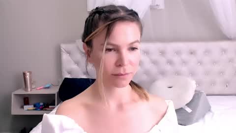 Snapshot of cherrycoloured chatting on 01/22/25, 01:20 Anna online show from 01/22/25, 01:20