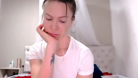 Snapshot of cherrycoloured chatting on 01/30/25, 11:13 Anna online show from 01/30/25, 11:13