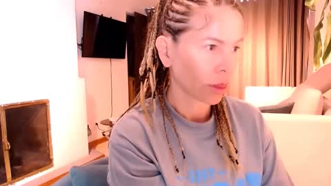 Snapshot of cherrycoloured chatting on 02/02/26, 01:10 Anna online show from 02/02/26, 01:10