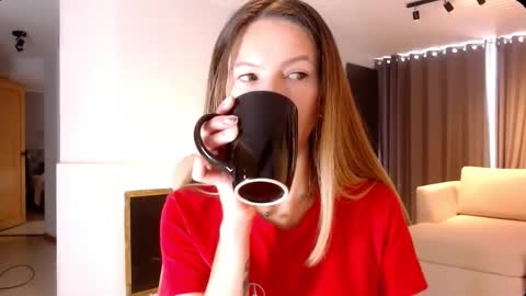 Snapshot of cherrycoloured chatting on 02/22/26, 01:53 Anna online show from 02/22/26, 01:53