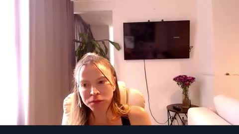 Snapshot of cherrycoloured chatting on 03/06/26, 06:48 Anna online show from 03/06/26, 06:48