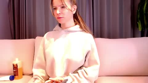 Snapshot of cherrycoloured chatting on 04/28/26, 01:27 Anna online show from 04/28/26, 01:27