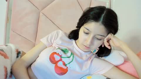 Snapshot of cherrymafer666 chatting on 12/27/24, 10:01 cherrycute666 online show from 12/27/24, 10:01