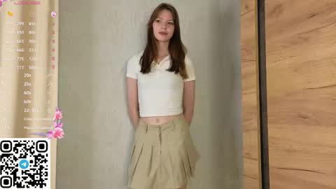 Snapshot of cherrymira chatting on 11/22/25, 05:12 Loise online show from 11/22/25, 05:12