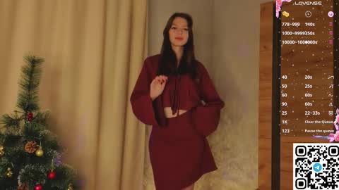 Snapshot of cherrymira chatting on 12/15/25, 05:06 Loise online show from 12/15/25, 05:06