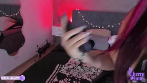 Snapshot of cherrysnow_ chatting on 11/21/25, 05:17 Cherry online show from 11/21/25, 05:17