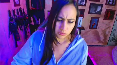 Snapshot of cherryy_bombshelll chatting on 10/29/25, 06:20 cherry online show from 10/29/25, 06:20