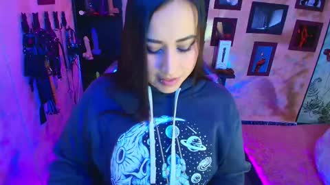 Snapshot of cherryy_bombshelll chatting on 11/06/25, 03:46 cherry online show from 11/06/25, 03:46