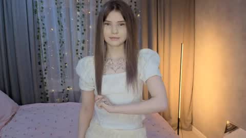 Snapshot of cherylevanslooten chatting on 04/15/26, 02:13 aroline online show from 04/15/26, 02:13