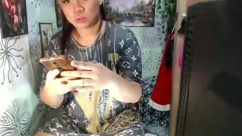 Snapshot of chescahotxxxl chatting on 12/11/24, 12:23 chescahotxxxl online show from 12/11/24, 12:23