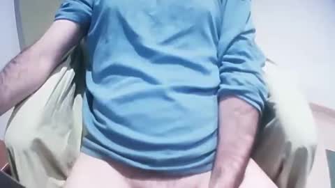 Snapshot of cheslongss chatting on 12/21/24, 10:28 Ches Long online show from 12/21/24, 10:28