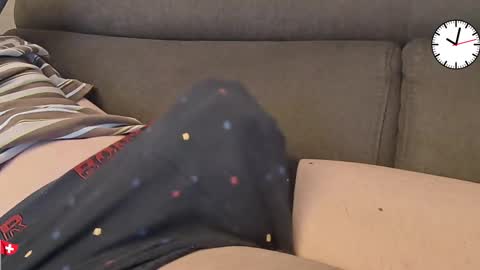 Snapshot of chezmonsieur_g chatting on 09/24/25, 08:01 Grey online show from 09/24/25, 08:01