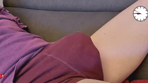 Snapshot of chezmonsieur_g chatting on 09/26/25, 06:45 Grey online show from 09/26/25, 06:45