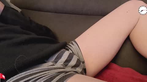 Snapshot of chezmonsieur_g chatting on 11/02/25, 07:38 Grey online show from 11/02/25, 07:38