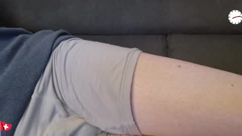 Snapshot of chezmonsieur_g chatting on 11/08/25, 07:12 Grey online show from 11/08/25, 07:12