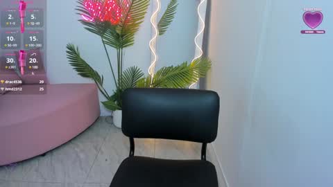 Snapshot of chiara_tay chatting on 01/13/25, 07:53 Chiara online show from 01/13/25, 07:53