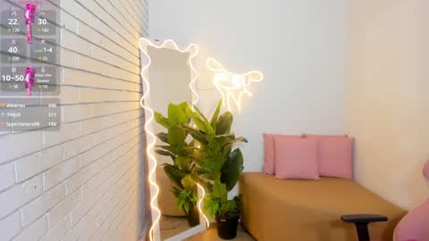 Snapshot of chiara_tay chatting on 02/06/25, 01:27 Chiara online show from 02/06/25, 01:27