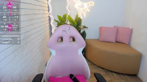 Snapshot of chiara_tay chatting on 02/08/25, 06:12 Chiara online show from 02/08/25, 06:12