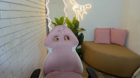 Snapshot of chiara_tay chatting on 02/09/25, 03:00 Chiara online show from 02/09/25, 03:00