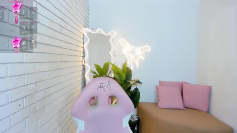 Snapshot of chiara_tay chatting on 02/14/25, 07:54 Chiara online show from 02/14/25, 07:54