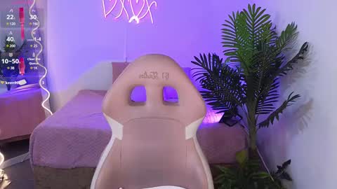 Snapshot of chiara_tay chatting on 02/18/25, 07:10 Chiara online show from 02/18/25, 07:10