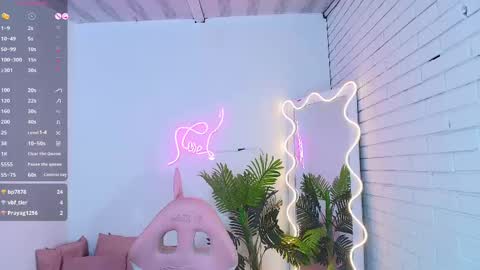 Snapshot of chiara_tay chatting on 03/10/25, 07:10 Chiara online show from 03/10/25, 07:10