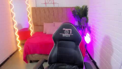 Snapshot of chiara_tay chatting on 10/14/25, 07:14 Chiara online show from 10/14/25, 07:14