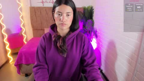 Snapshot of chiara_tay chatting on 10/18/25, 07:03 Chiara online show from 10/18/25, 07:03