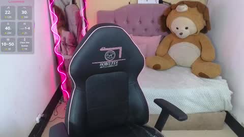 Snapshot of chiara_tay chatting on 10/27/25, 03:32 Chiara online show from 10/27/25, 03:32