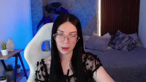 Snapshot of chiaraa_fiore chatting on 03/04/25, 11:11 Chiara online show from 03/04/25, 11:11